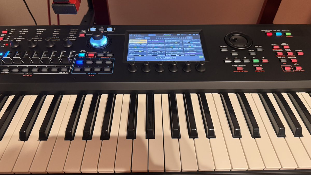 新しくユカリロ鍵盤仲間入り🎹 YAMAHA MODX M7🎵 せっせと音作りしまーす。