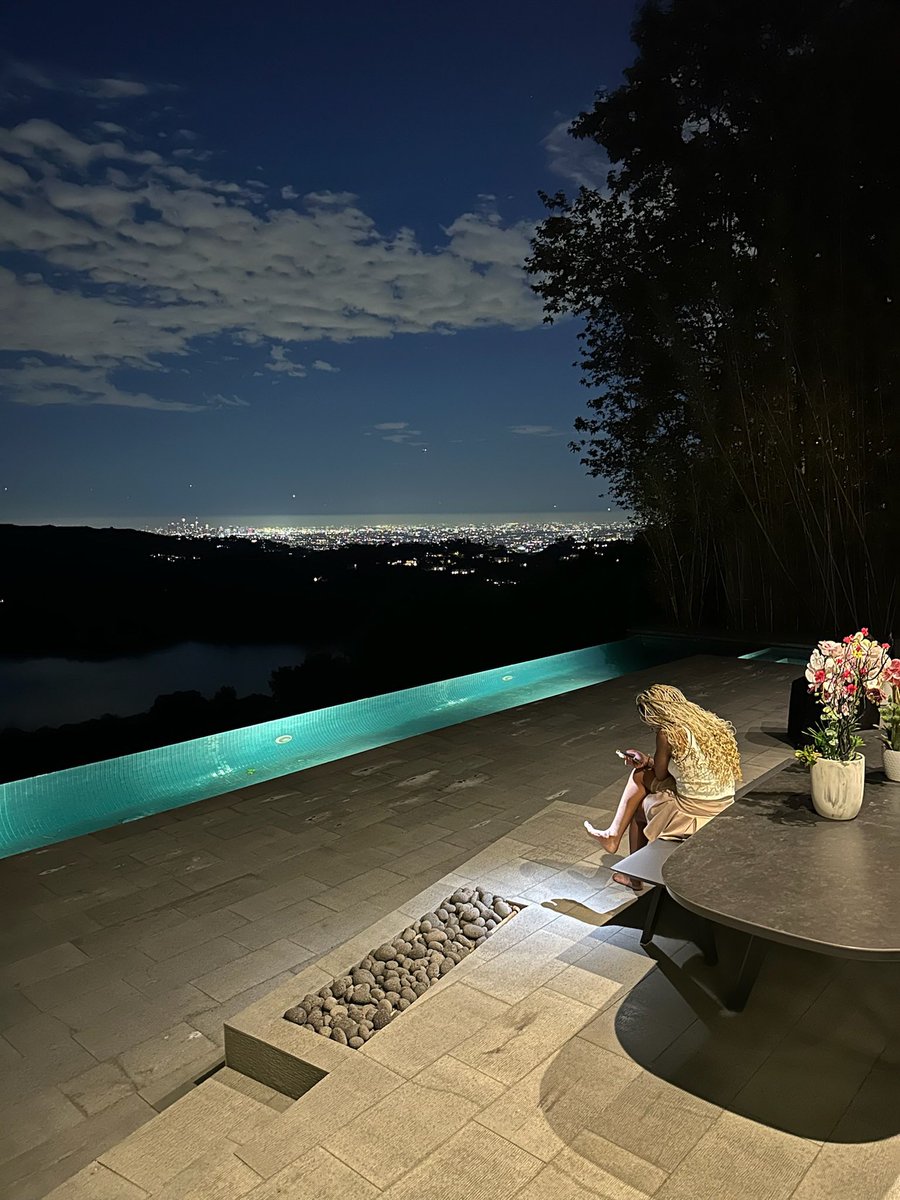 Kelly Ohgee tweet media