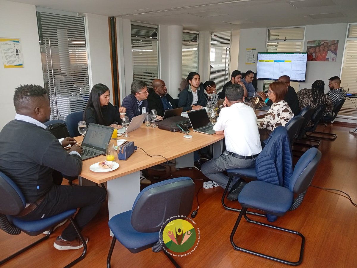 En Bogotá continúa la toma pacífica del Ministerio de Educación por el movimiento social de Buenaventura, ante el incumplimiento de acuerdos y la falta de respuestas reales del Gobierno.  #Buenaventura #ParoCívicoBuenaventura #EducaciónDigna #PacíficoColombiano #ElPuebloNoSeRinde