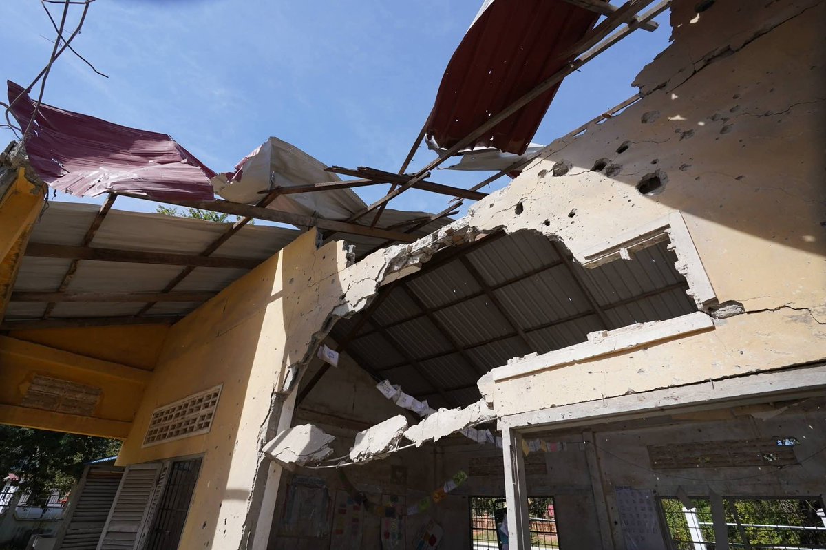 pisethheng's tweet photo. IN PHOTOS: Extensive damage to a school and civilian homes in Boeung Tra koun area in Kok Romiet Commune, Thma Puok District, Banteay Meanchey Province, following shelling and bombing by the Thai military.

Photo: Hong Menglong/AKP https://t.co/eJC8h6W8GZ