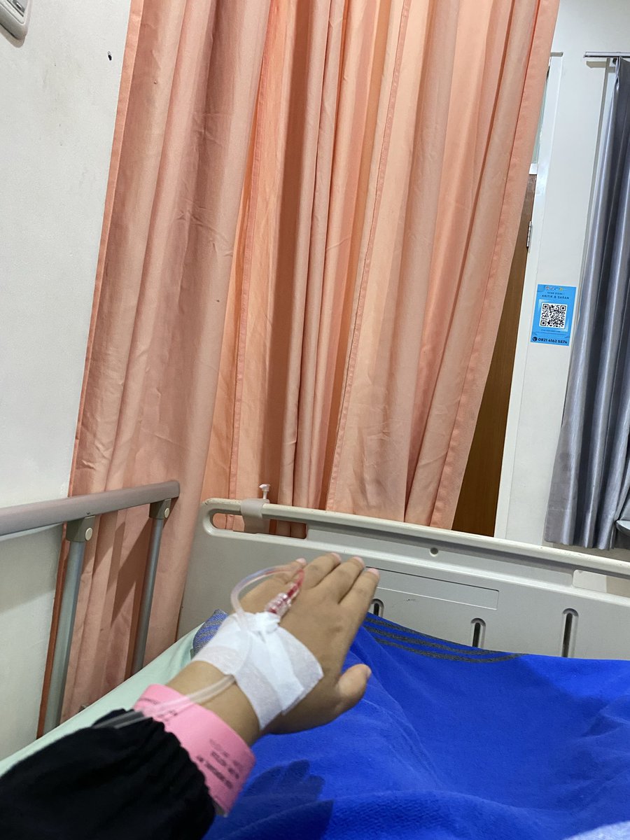 risaindrii's tweet photo. Bener-bener pertama kali jadi pasien opname 😂 https://t.co/AOkxr5STtN