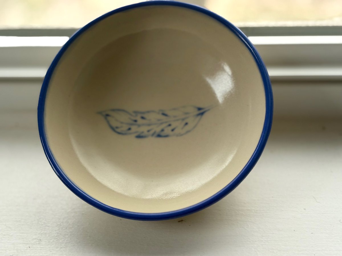 FTEF's tweet image. Our Blue Feather members are receiving their annual gift right now. This year's gift was individually handcrafted bowl by Colin Shadwell, HMS arts teacher.  So beautiful! To learn more about Blue Feather benefits, visit: loom.ly/4m_6o2Y
#FTEF #BlueFeather