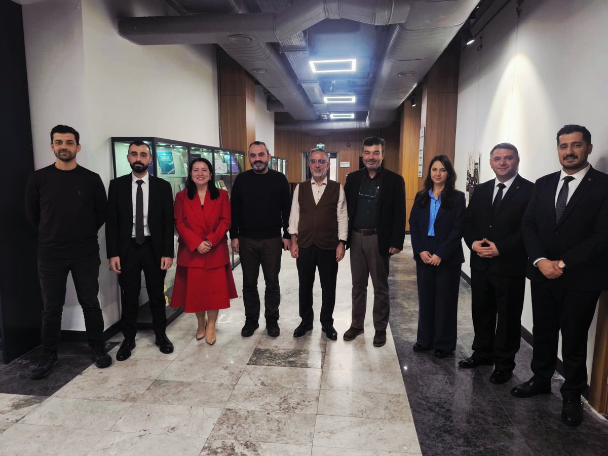 DMelanlioglu's tweet image. Bugün ilk doktora öğrencimi mezun etmenin mutluluğuna, iki öğrencimin doktora yeterlik başarısı eklendi. Elbette Murat'ın doktora tezini bitirmesi de mutluluğumuzu perçinledi. Kıymetli vakitlerini ayıran jüri üyesi hocalarımıza sonsuz  teşekkürlerimi sunuyorum.