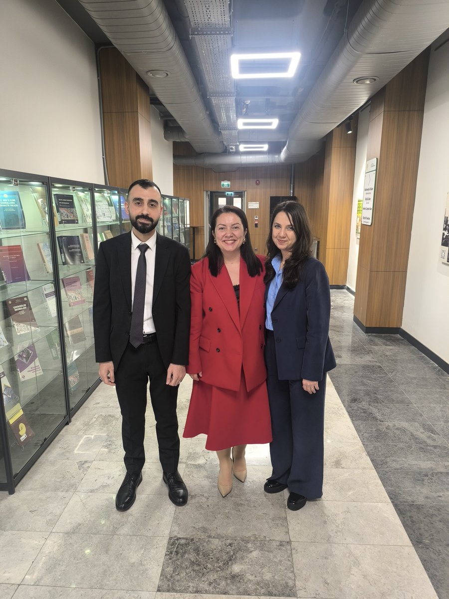 DMelanlioglu's tweet image. Bugün ilk doktora öğrencimi mezun etmenin mutluluğuna, iki öğrencimin doktora yeterlik başarısı eklendi. Elbette Murat'ın doktora tezini bitirmesi de mutluluğumuzu perçinledi. Kıymetli vakitlerini ayıran jüri üyesi hocalarımıza sonsuz  teşekkürlerimi sunuyorum.