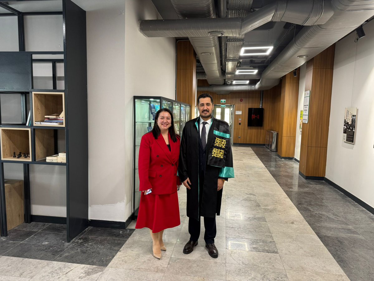 DMelanlioglu's tweet image. Bugün ilk doktora öğrencimi mezun etmenin mutluluğuna, iki öğrencimin doktora yeterlik başarısı eklendi. Elbette Murat'ın doktora tezini bitirmesi de mutluluğumuzu perçinledi. Kıymetli vakitlerini ayıran jüri üyesi hocalarımıza sonsuz  teşekkürlerimi sunuyorum.