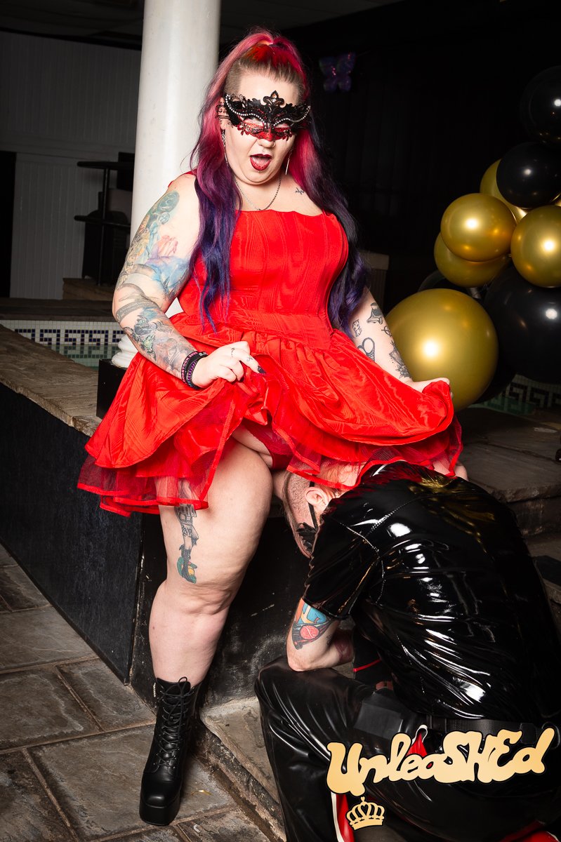 Mistress De Vyne tweet media