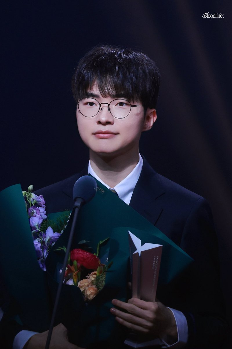 bloodline_T1's tweet image. 251219 LCK 어워즈

HQ📷

#Faker #페이커 #이상혁
@faker
