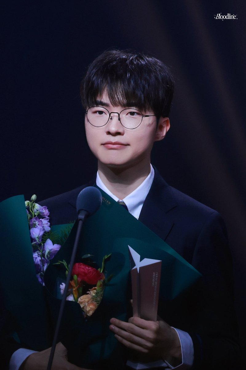 bloodline_T1's tweet image. 251219 LCK 어워즈

HQ📷

#Faker #페이커 #이상혁
@faker