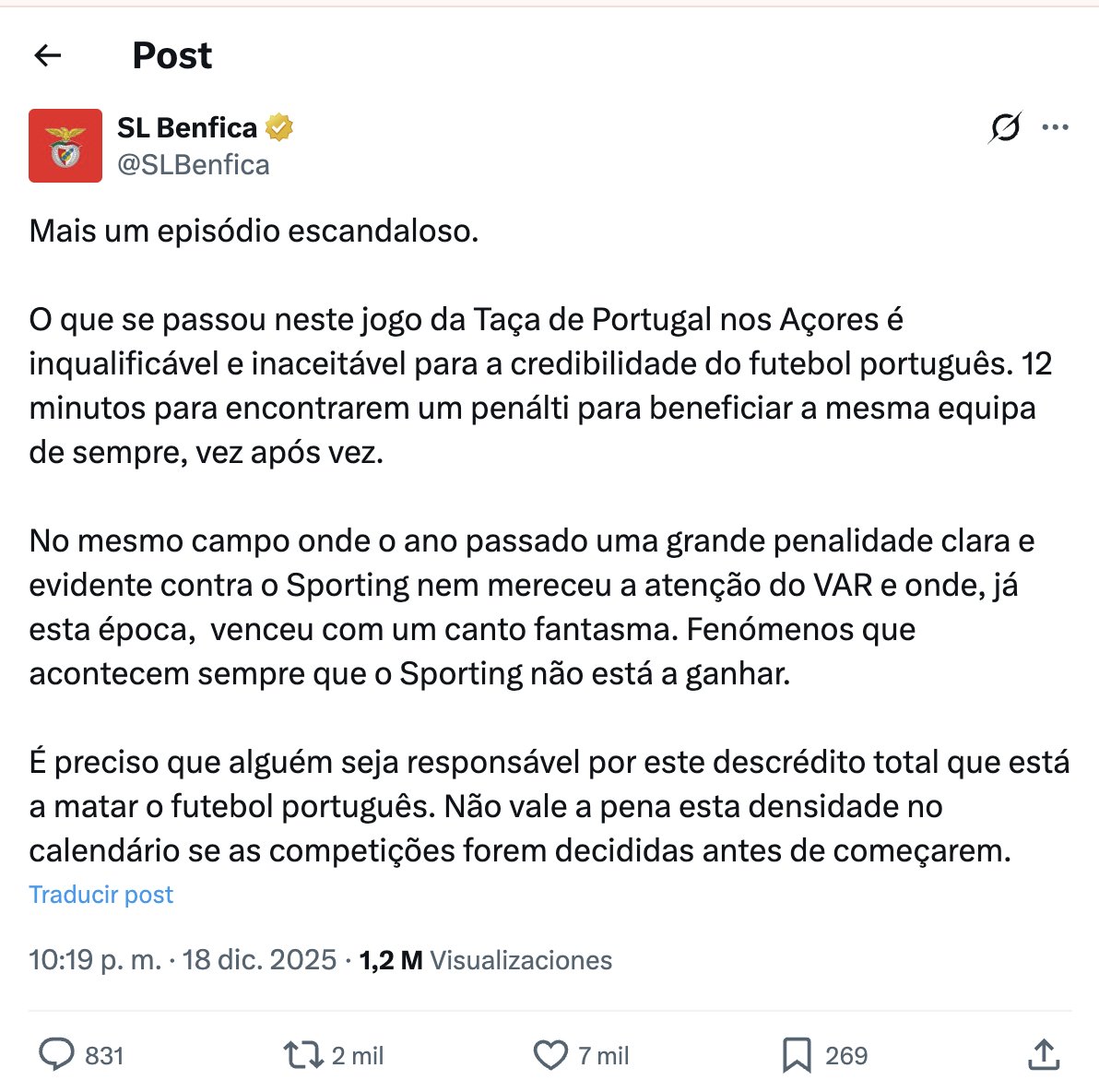 MrAsubio's tweet image. 🇵🇹 El Benfica de Mourinho lanza un comunicado acusando a los árbitros de favoritismo hacia el Sporting de Portugal.

🌞 Nada nuevo bajo el sol.

👮🏻‍♂️ Se quejan de los arbitrajes en España, Portugal, Italia, Argentina, Brasil, China y Madgascar.

🙄 ¡Qué aburrimiento!