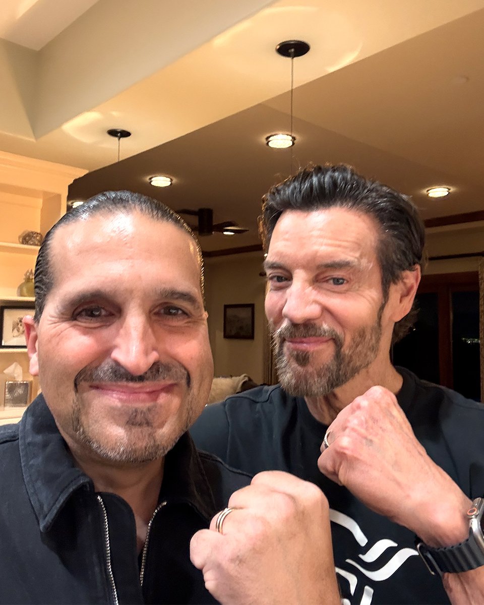 U_creative's tweet photo. Wrapping up 2025 like a lion! 🦁 Last stop: LAX ✈️
3 days. 7 meetings. Countless miles. But zero moments that felt like “work” when you get to collaborate with people you love. Big things are brewing for 2026…have a Merry Christmas and a rockin’ New Year ahead! 🎄⚡️ https://t.co/CRiexZTruv