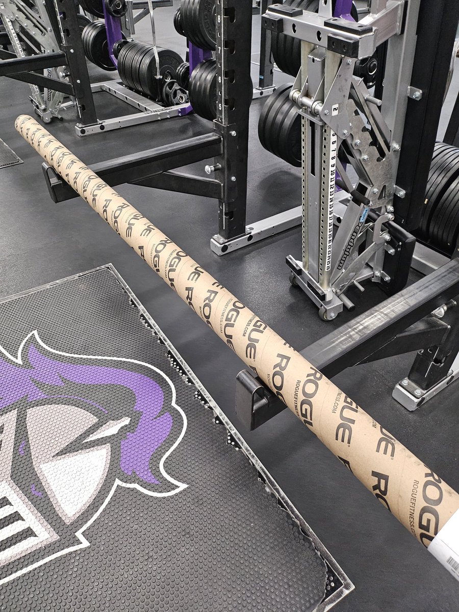 Coach_Stone99's tweet image. Early Christmas! 10 @RogueFitness  Ohio Power Bars for our big lifts! Thank you to @ACPAthletics and @CUSDAthletics for helping us get better.
#KNIGHTSTRENGTH
#ryourogue