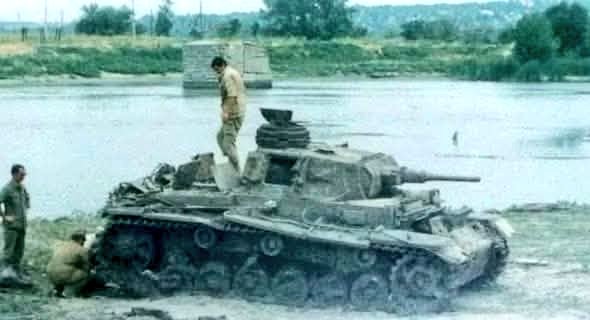 TRUFAULT's tweet image. En 2008 aparecía este #PanzerIII en un río de #Ucrania.
🇺🇦💥
#Ucrania #WW2 #WWII