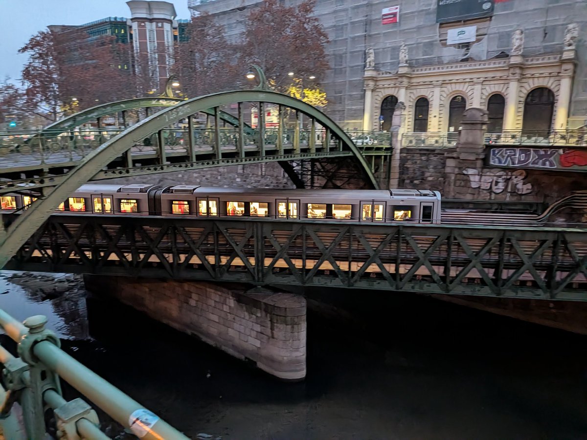 会議終了後すぐに帰国しなければならないのですが、一瞬だけここに寄りたかった。通称、ウィーンの御茶ノ水。