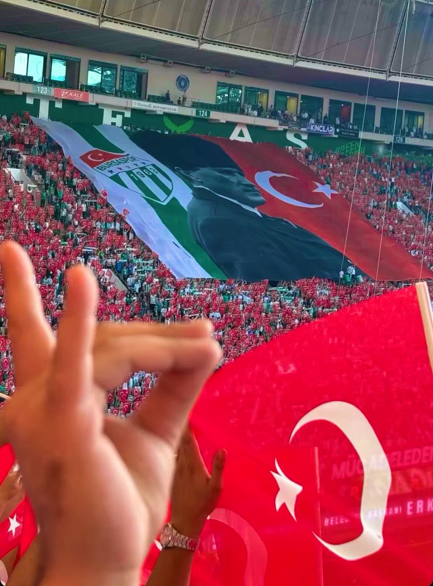 SinanTaban13's tweet photo. Bursasporlular; Türk milletinin kara sevdalısı, vatan hainlerinin korkulu rüyasıdır! 🇹🇷 #Bursaspor #uludagdestek https://t.co/7bcXByQkfx