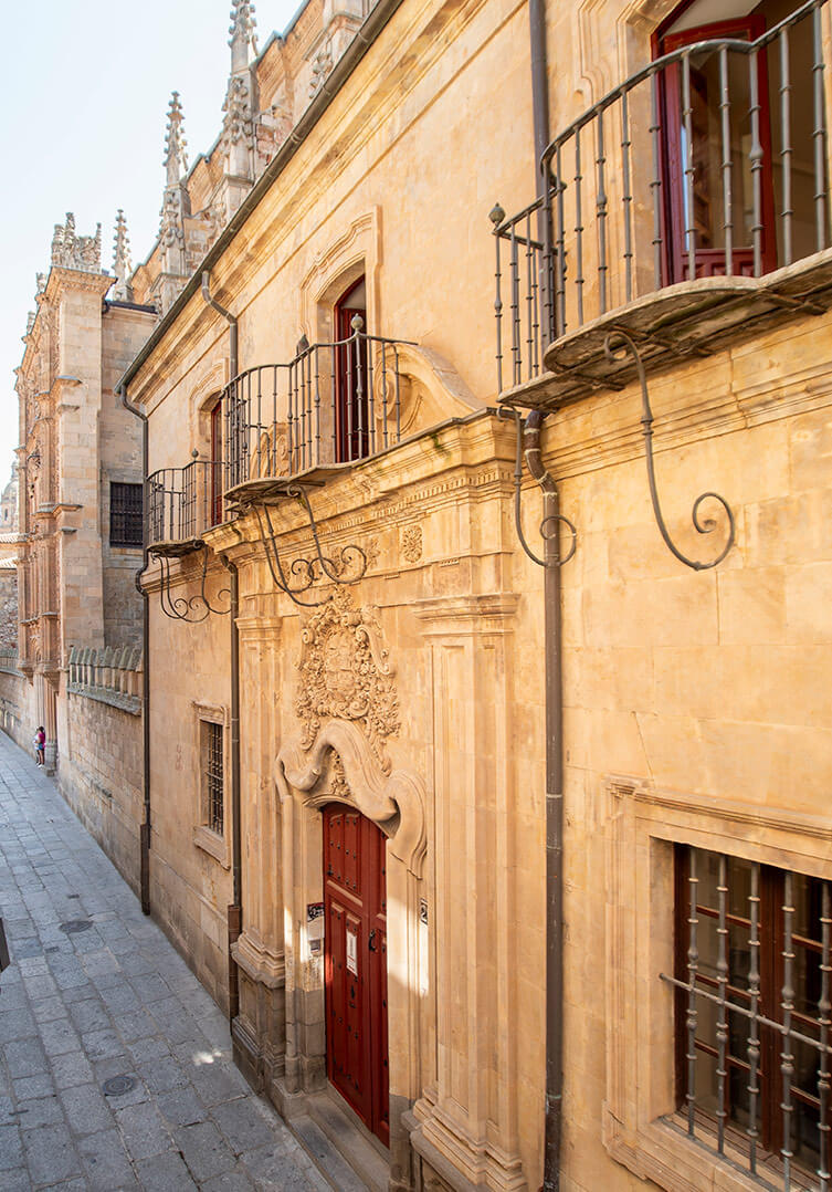 Nuestro nuevo becario de la "Fundación R. de Unamuno" <a href="/usal/">Universidad de Salamanca</a> es Jorge Valle Álvarez, doctor en Filosofía y doble graduado en Humanidades e Historia del Arte.
Desarrollará el tema de "Unamuno y el cine: miradas cruzadas", bajo la tutela de la prof. de Filosofía, María Martín Gómez