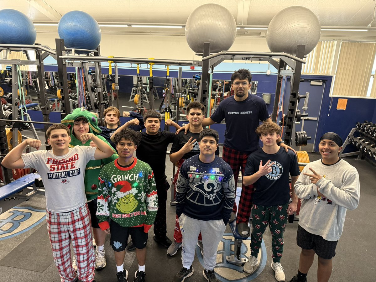 CoachHolst's tweet image. Merry Liftmas! Our @BullardFootball student-athletes finished the semester with a different than normal training session!🎅 🎄 💪🏾 🏋🏽‍♂️
