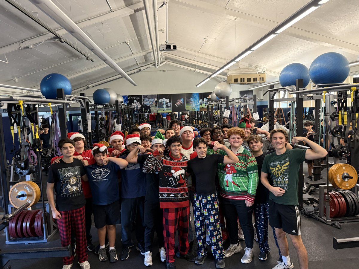 CoachHolst's tweet image. Merry Liftmas! Our @BullardFootball student-athletes finished the semester with a different than normal training session!🎅 🎄 💪🏾 🏋🏽‍♂️