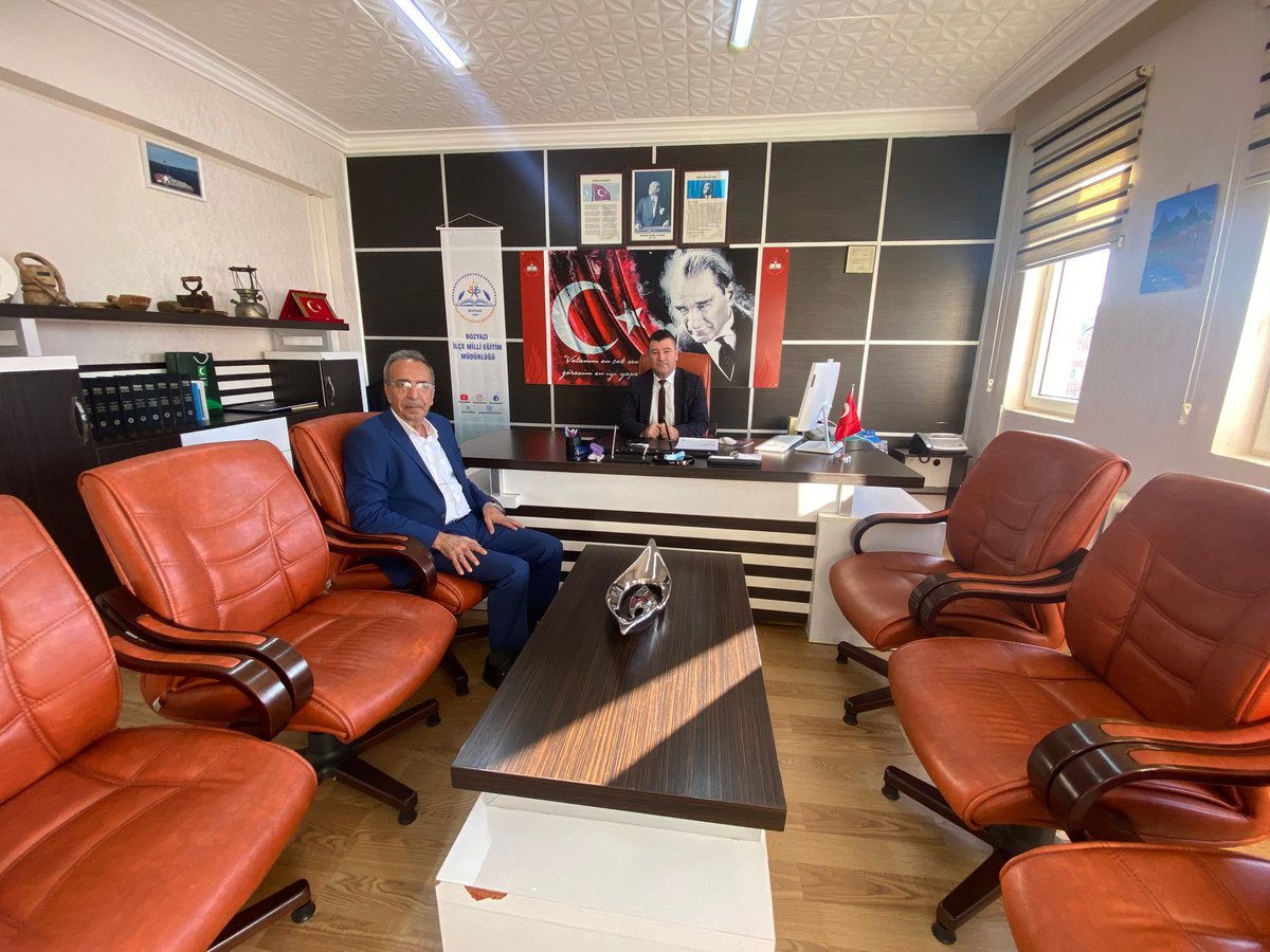 Bozyazı’da düzenlenecek programlara katılmak için gittiğim ilçe’de, İlçe Milli Eğitim Müdürü olarak görevlendirilen Uğur Şahin ziyaret ettim. 

Gayreti ve çalışkanlığı ile tanıdığım Uğur Şahin kardeşime muvaffakiyetler diliyorum. <a href="/BozyaziMem/">Bozyazı İlçe Millî Eğitim Müdürlüğü</a>