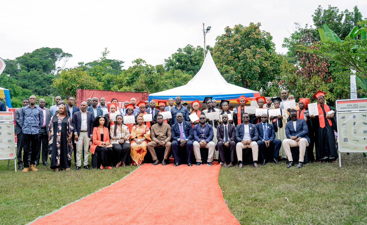 ProvSudKivu's tweet photo. #RDC AFC-M23 / #Agriculture | #Idjwi
5 000 femmes formées au traitement du café local primées par Sustainable Growers RDC, #ONAPAC & #Bloomberg Philanthropies. L’AFC-M23 s’engage pour la sécurité, la transformation locale, la transparence et la défense des productrices. https://t.co/JBxMuAfMyc