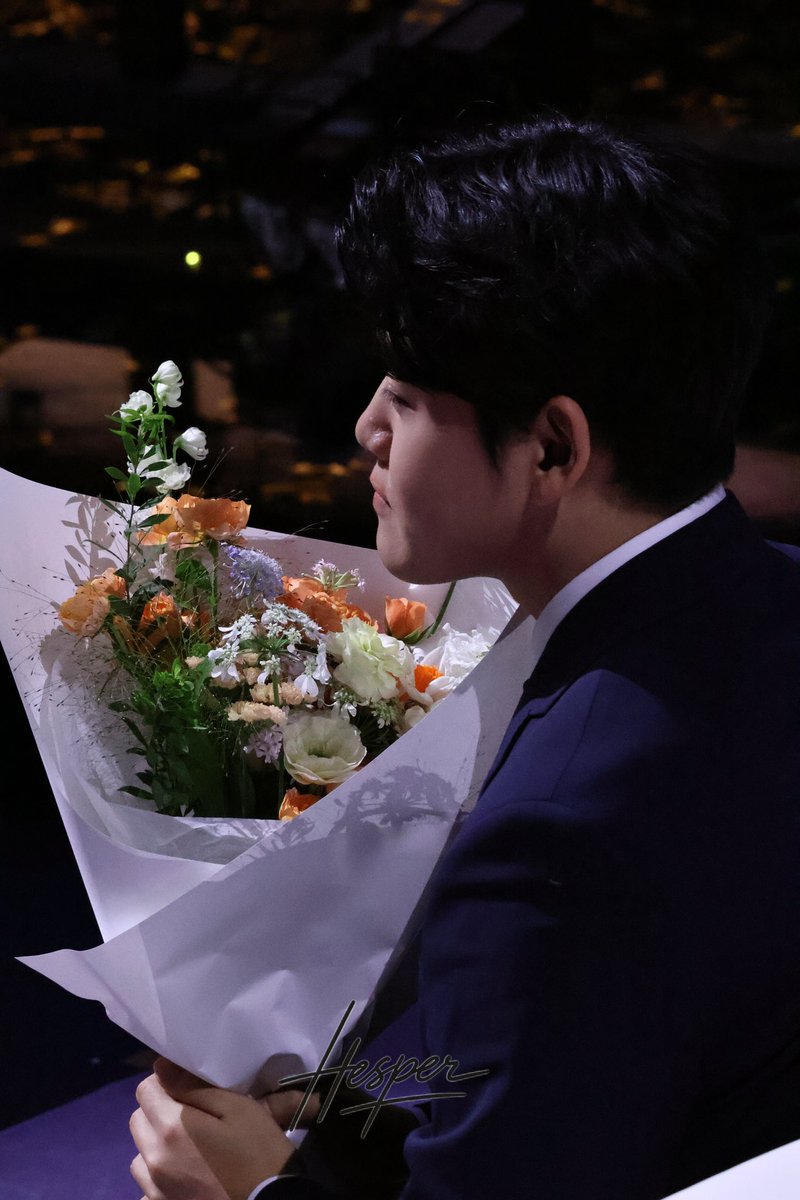hesper_ujw's tweet photo. (⸝⸝๑﹏๑⸝⸝) 🐻

#GUMAYUSI #구마유시 #HLE
#LCKAwards https://t.co/Up3Mr2fRVV