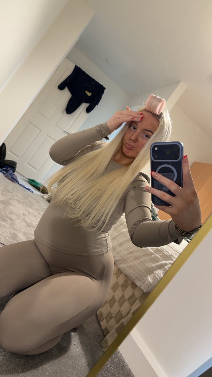 holly_xxx2's tweet image. Fund my life piggies I want more 

Findom paypig