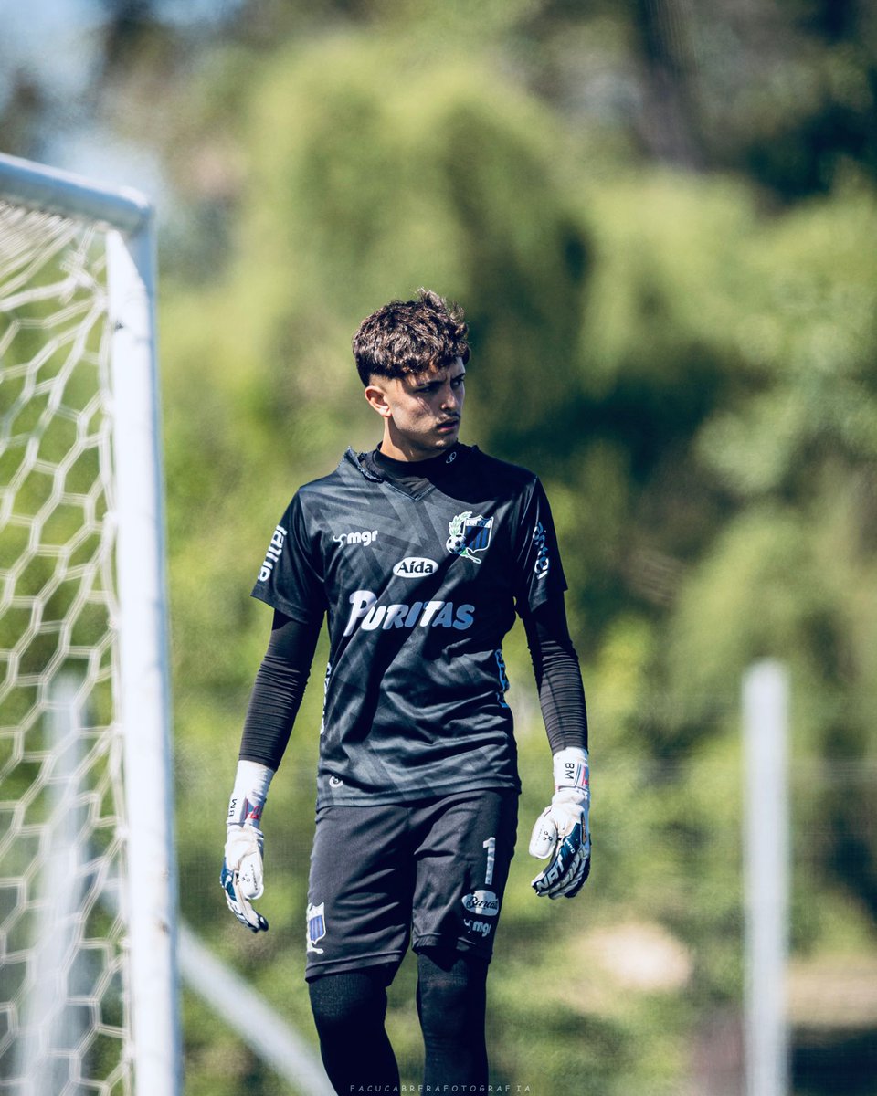 juvenil_soy's tweet image. 𝗘𝗦𝗧𝗔𝗠𝗢𝗦 𝗖𝗢𝗡 𝗩𝗢𝗦 💪🏻

Lucca Rodriguez (2009) fue diagnosticado con cáncer en la zona de la rodilla.

Esta noticia es sin dudas un golpe tremendo para el golero de Liverpool de apenas 16 años de edad.

𝗘𝗡 𝗘𝗦𝗧𝗔 𝗟𝗨𝗖𝗛𝗔 ¡𝗡𝗢 𝗘𝗦𝗧𝗔𝗦 𝗦𝗢𝗟𝗢!