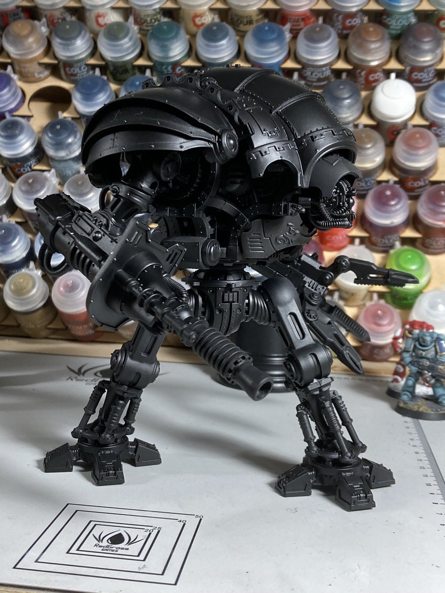 いつもはパーツごとに塗装してから組みますが、今回はある程度先に組み