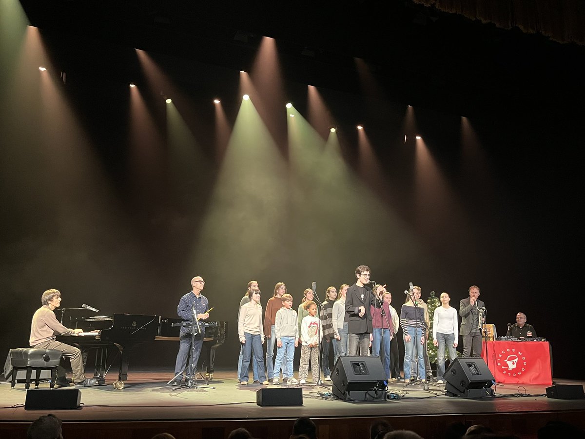 zigore2001's tweet image. Zein ederra atzo @VEAntzokia-n izan genuen DMO-ren gabonetako musika-emanaldia.
@raldarondo , @jrsenperena y el resto de participantes nos regalaron uno de esos recuerdos difíciles de olvidar. Deleite musical, risas, lágrimas y demás emociones para todos los gustos. Zorionak!
🎄