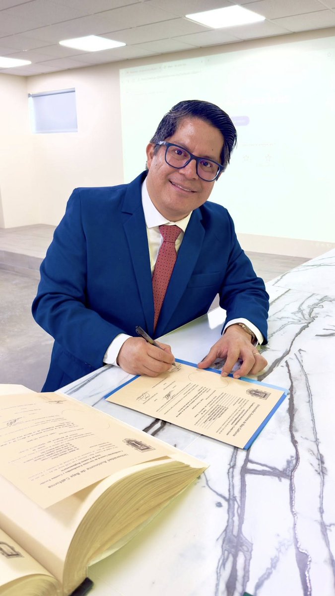 A nombre del Instituto de Estudios Internacionales Isidro Fabela y la Universidad del Mar, extendemos nuestra felicitación al Dr. Isaac Flores Delgado por la obtención de su grado de Doctor en Estudios del Desarrollo Global, otorgado por la Facultad de Economía y Relaciones