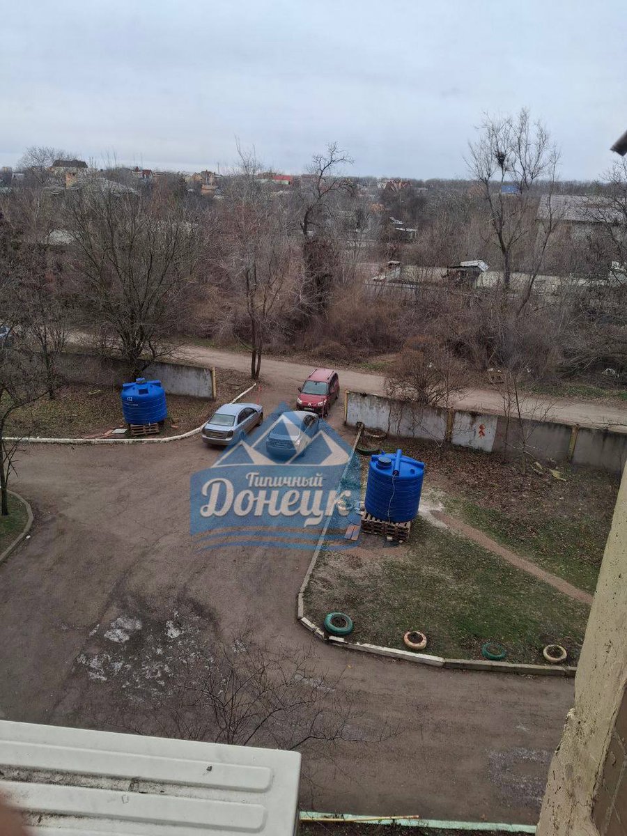 My mother is from #Donetsk (she left the occupation at the very beginning of the capture of the city by #Russian fascists in 2014). 

Now my mother was able to contact her old friend from Donetsk, who told her about the situation in the occupied city.