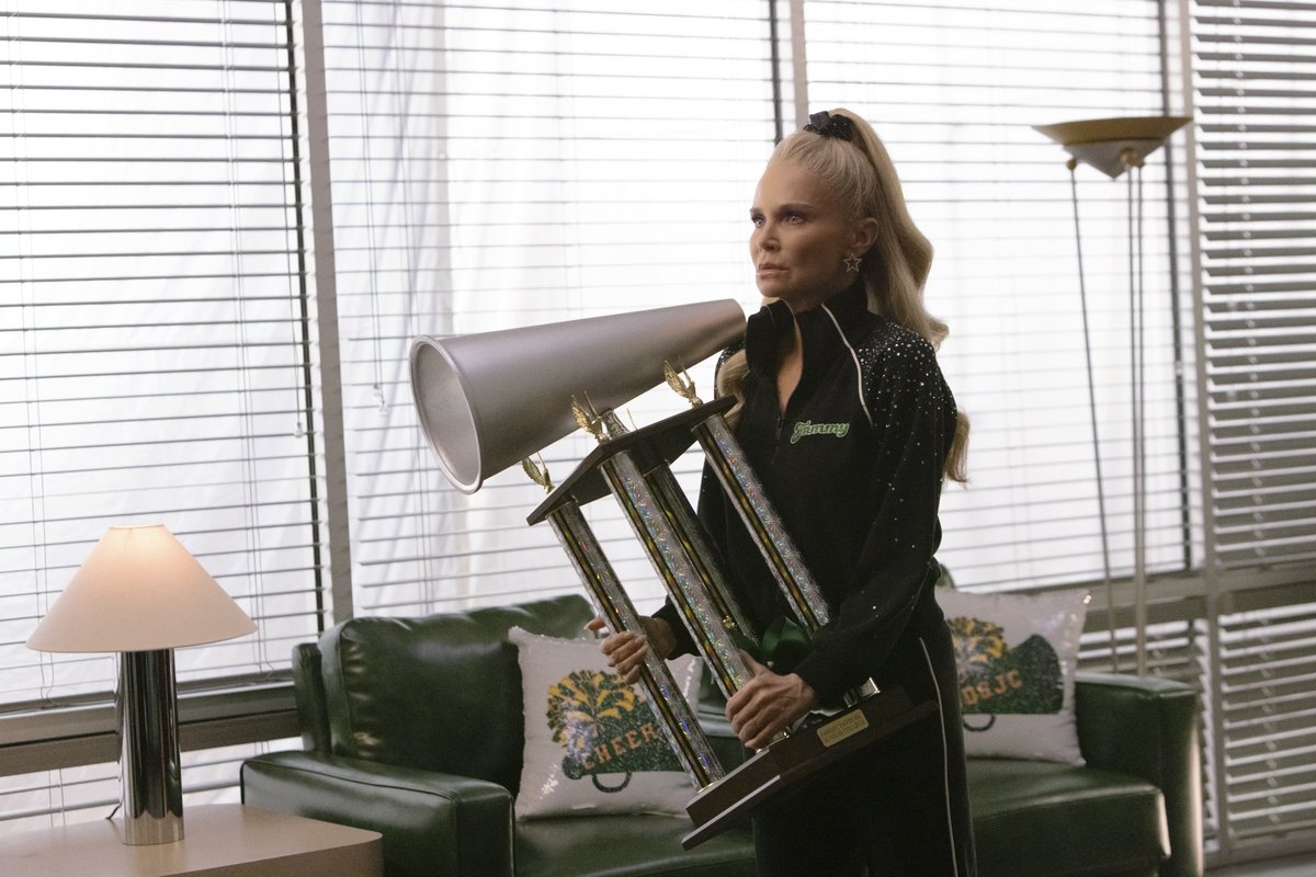 Kristin Chenoweth tweet media