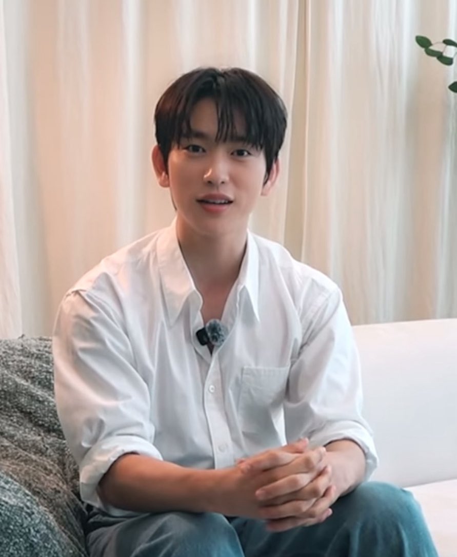 진정한 미남은 흰셔츠에 청바지만 입어도 미모가 뿜뿜하는것이다

<a href="/JINYOUNG/">박진영</a> #진영 #JINYOUNG