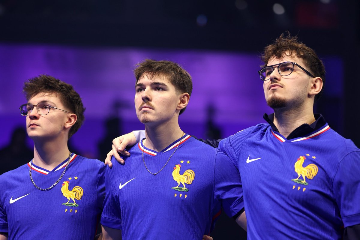 RLEsports's tweet image. 🏅 @FIFAe WORLD CUP CHAMPIONS 2025: FRANCE 

🇫🇷 @Vatira5 
🇫🇷 @zenrll 
🇫🇷 @juicyyrl 
🇫🇷 @Ferra_RL (c)