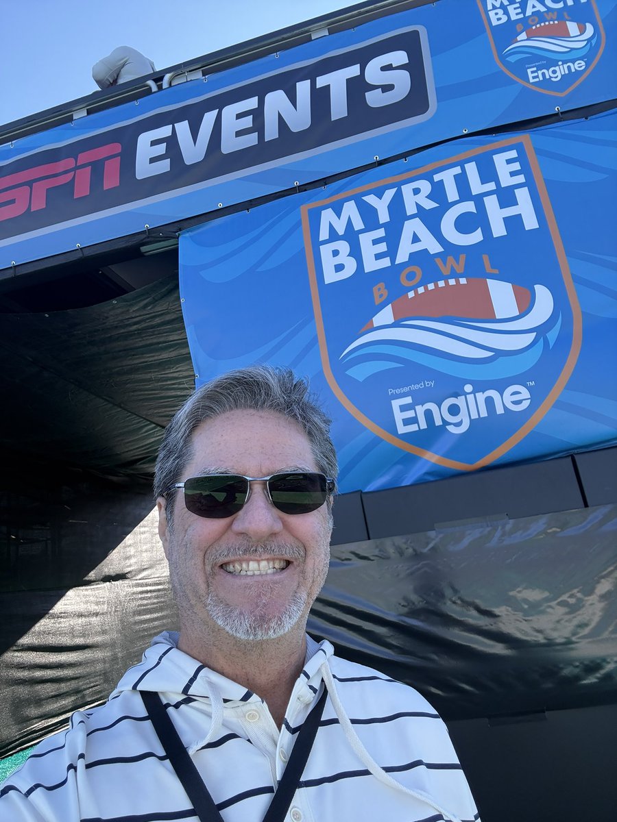 BrianBinette's tweet image. Shout out to our @TicketManager #Credentials partners at the @MBBowlGame. It was great to visit with everyone including the mascots. Also great to be on the teal turf and to spend time with first year #Accreditation partners @GoCCUsports. Bowls are fun! #BowlSeason #ESPNEvents