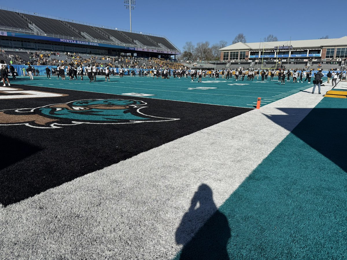 BrianBinette's tweet image. Shout out to our @TicketManager #Credentials partners at the @MBBowlGame. It was great to visit with everyone including the mascots. Also great to be on the teal turf and to spend time with first year #Accreditation partners @GoCCUsports. Bowls are fun! #BowlSeason #ESPNEvents