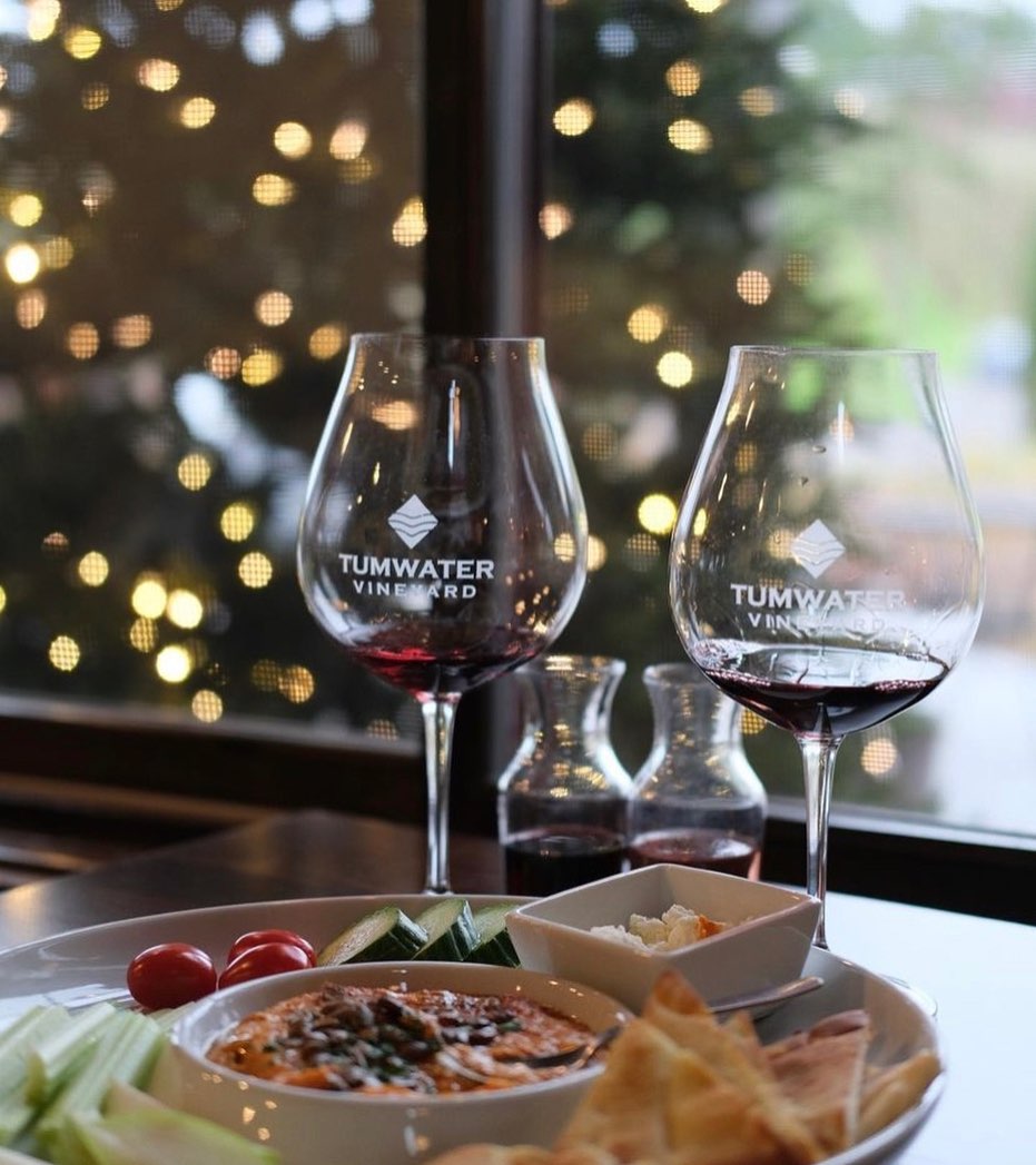 Take a break from holiday shopping and gift wrapping, and come relax at Tumwater this weekend! Wine, beer, and light bites are available all weekend. Saturday, 12-5, and Sunday, 12-5:30! 🍷 #tumwatervineyard