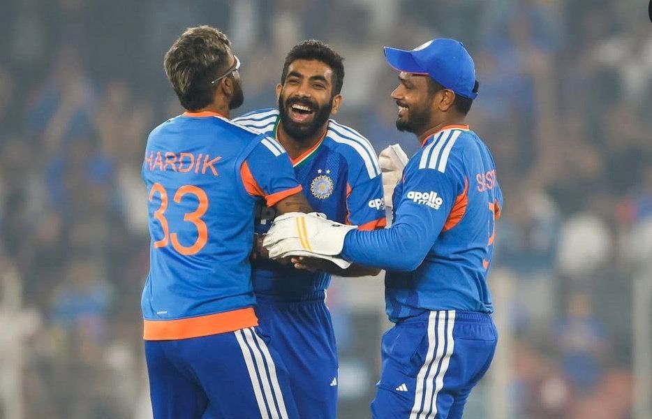 #TEAMINDIA ₹WON 8 CONSECUTIVE T20I SERIES - THE DOMINATION. 🥶🇮🇳

- Won series Vs ZIM by 4-1.
- Won series Vs SA by 3-0.
- Won series Vs BAN by 3-0.
- Won series Vs SA by 3-1.
- Won series Vs ENG by 4-1.
- Won T20 Asia Cup.
- Won series Vs AUS by 2-1.
- Won series Vs SA by 3-1.