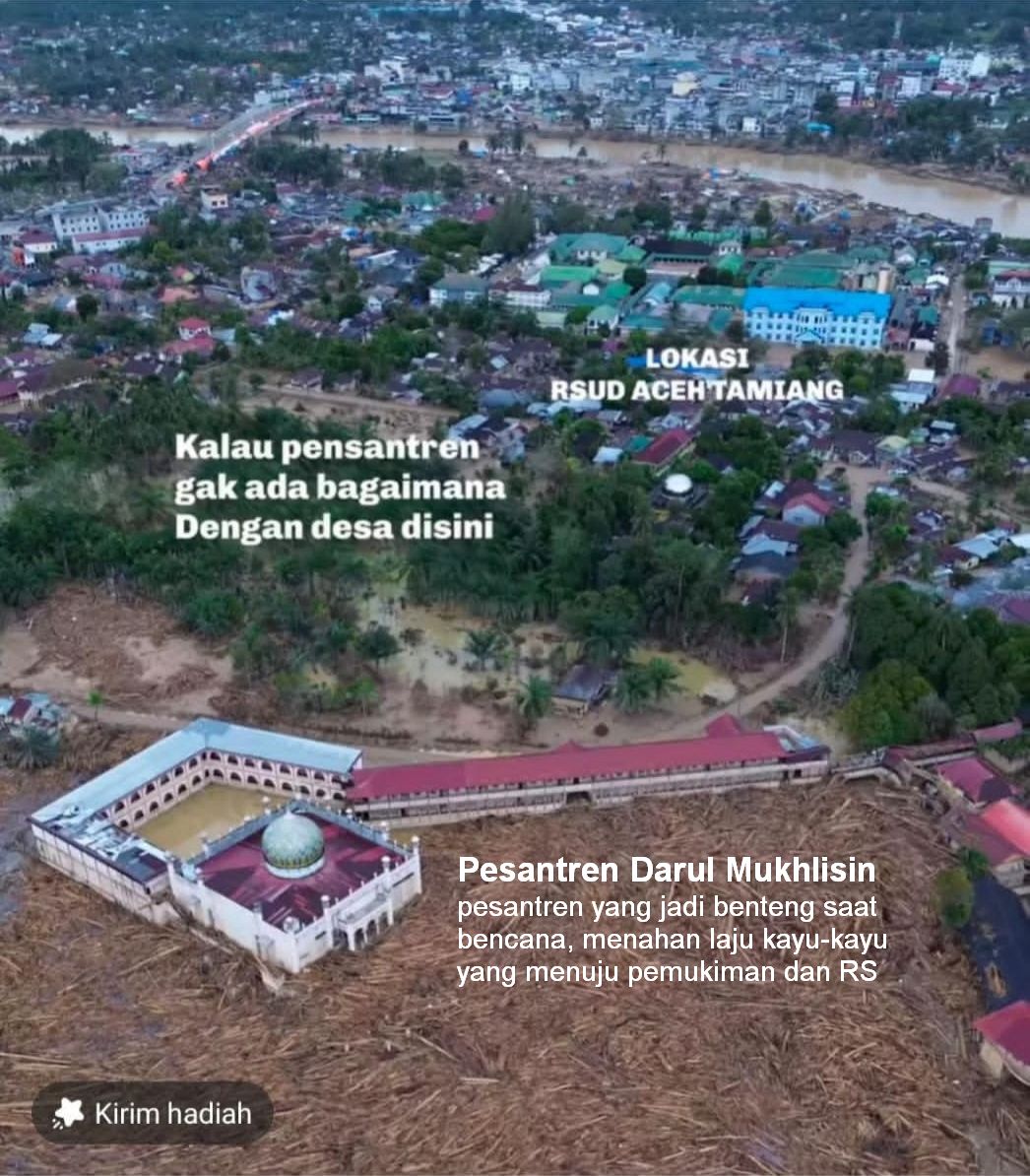 dodisegrovee's tweet photo. @tanyarlfes IMO, Pondok Pesantren Darul Mukhlisin layak dapat anggaran pembangunan penuh. 

Kayu2 besar tertahan di kompleks pesantren, jadi benteng alami yang melindungi permukiman warga dari terjangan arus deras. Ini jasa nyata, bukan simbolik. https://t.co/WPpWCSnMU1