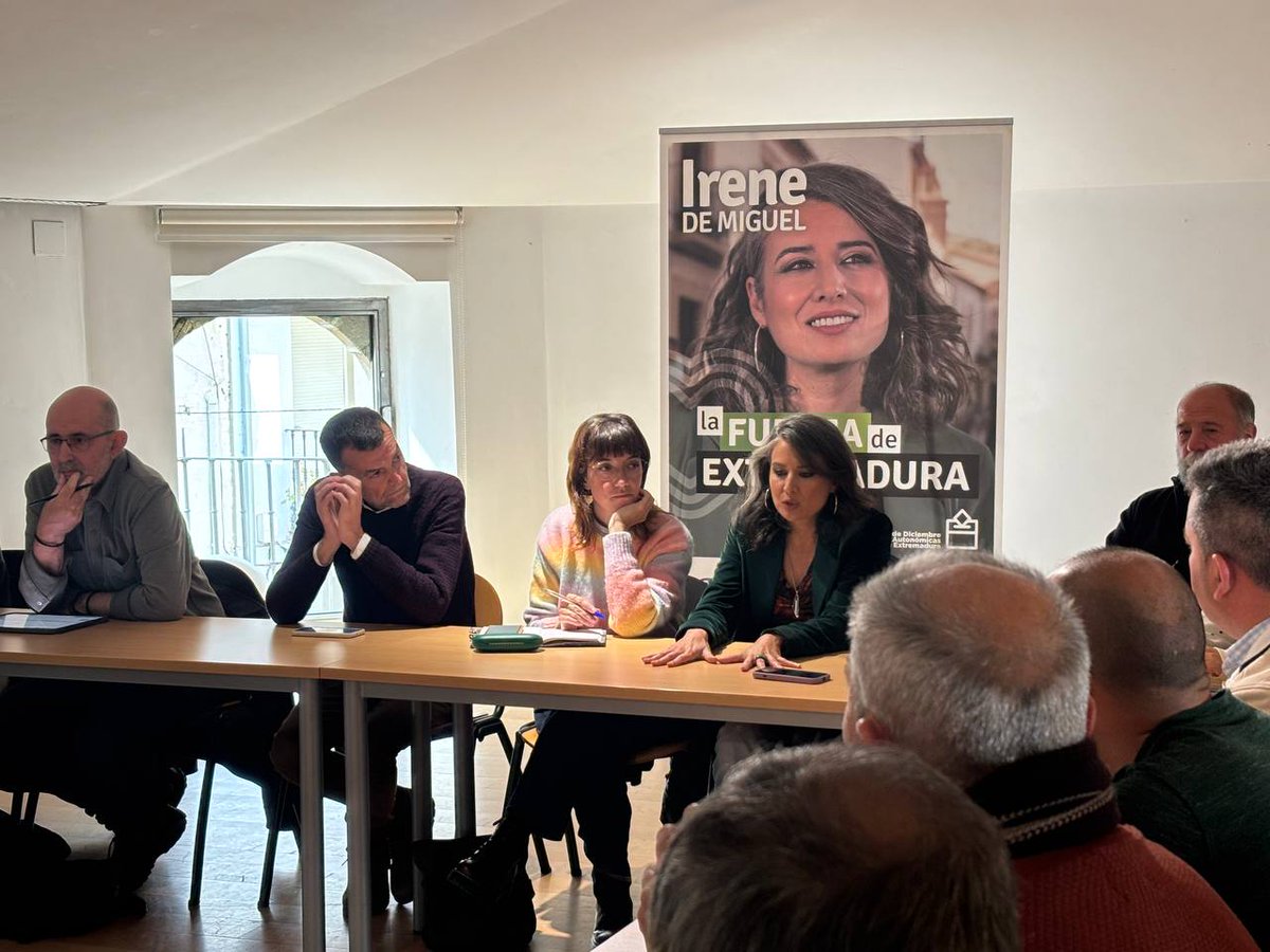 En el cierre de campaña felicito a todas las compañeras de <a href="/Unidasporext/">Unidas por Extremadura</a> por su gran trabajo, pegado a la gente y al territorio, con propuestas y soluciones.

Todo el apoyo a <a href="/nereafercor/">Nerea Fdez. Cordero🇵🇸</a>, a <a href="/IrenedeMiguelEx/">Irene de Miguel</a> y al resto de candidatas. No sois una sorpresa, sois una realidad.✊