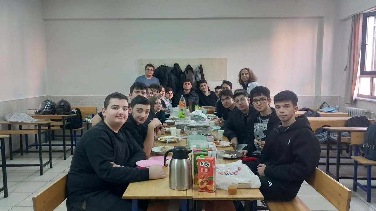 Okulumuzda, yerli üretimin önemini kavratmak, tutumlu olma bilincini geliştirmek ve milli ekonomiye katkı sağlayan değerleri öğrencilerimize tanıtmak amacıyla Tutum, Yatırım ve Türk Malları Haftası kapsamında çeşitli etkinlikler düzenlendi.
<a href="/konyamem/">Konya İl MEM</a>
<a href="/MeslekiEgitim42/">Mesleki ve Teknik Eğitim - KONYA</a>