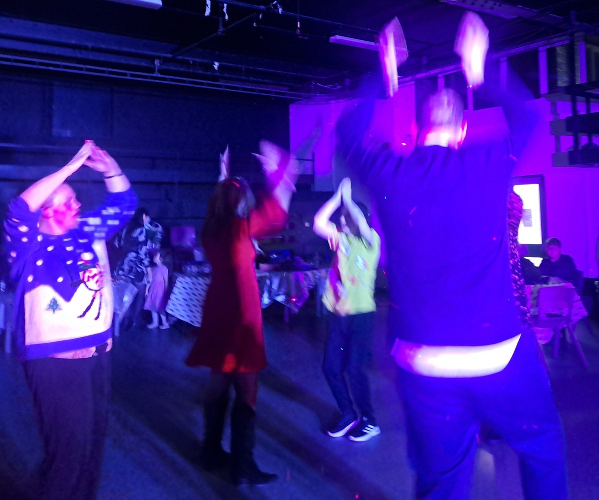 ValleyLAcademy's tweet image. Disco time! Our year 7 and 8 pupils had a great night raising money for @RossHospice Looks like our teachers enjoyed the dancing too! Thanks to Mr Jones for his DJ set! #WinterGiftProgramme.