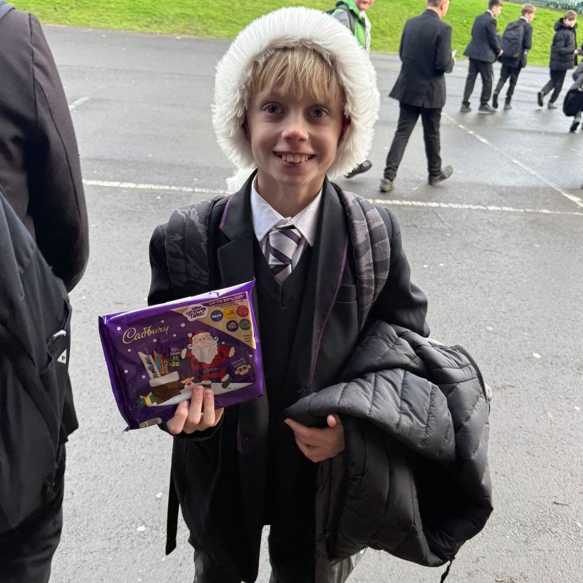 ValleyLAcademy's tweet image. What a fabulous term. Well done to all those pupils who have supported our #WinterGiftProgramme. Have a magical, safe and peaceful break. We hope you enjoy our little treat. #WeAreValleyWeAreStar