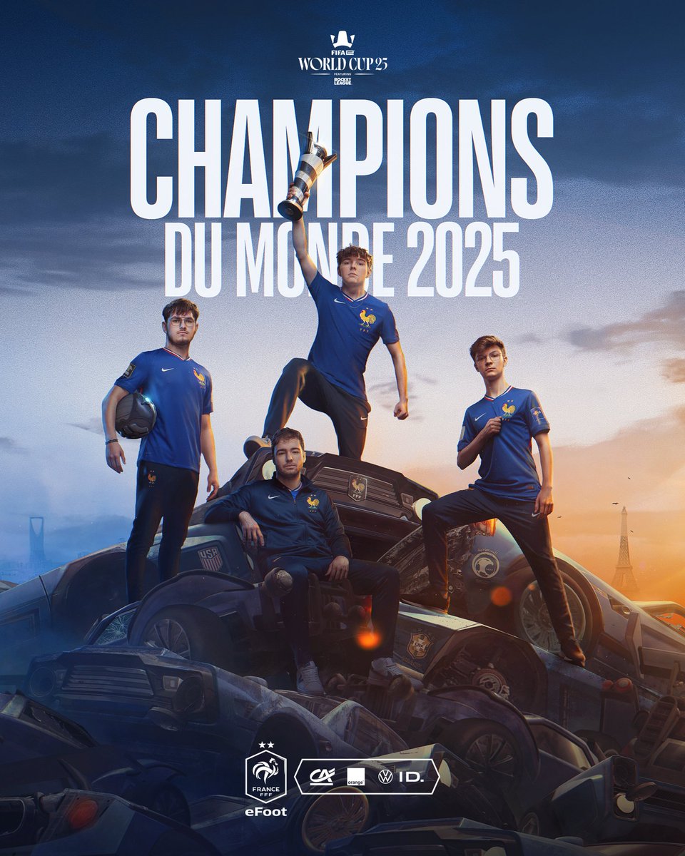 efootdefrance's tweet image. 𝘾𝙃𝘼𝙈𝙋𝙄𝙊𝙉𝙎 𝘿𝙐 𝙈𝙊𝙉𝘿𝙀 ⭐️⭐️

@Ferra_RL , @Vatira5 , @zenrll et @juicyyrl remportent la @fifae World Cup sur Rocket League face à l’Arabie Saoudite ! 🏆

La France est sur le toit du monde ! 🇫🇷