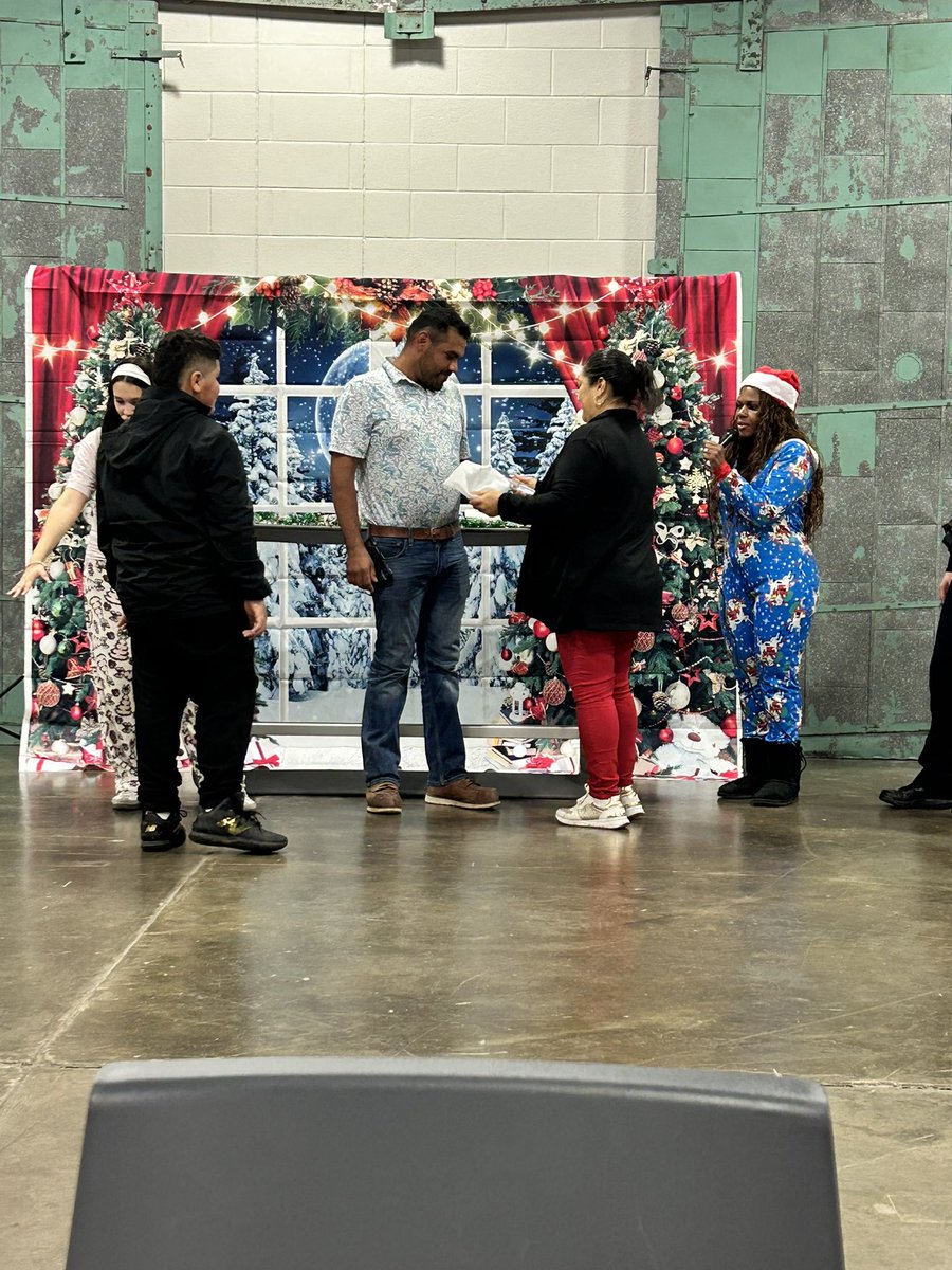 🏆 Parent of the Year: Vicente, Sr.
This award honors partnership, consistency, and support. Thank you for showing up for your scholars and working alongside OPFW to ensure success. 💙 #ParentOfTheYear #OPFW