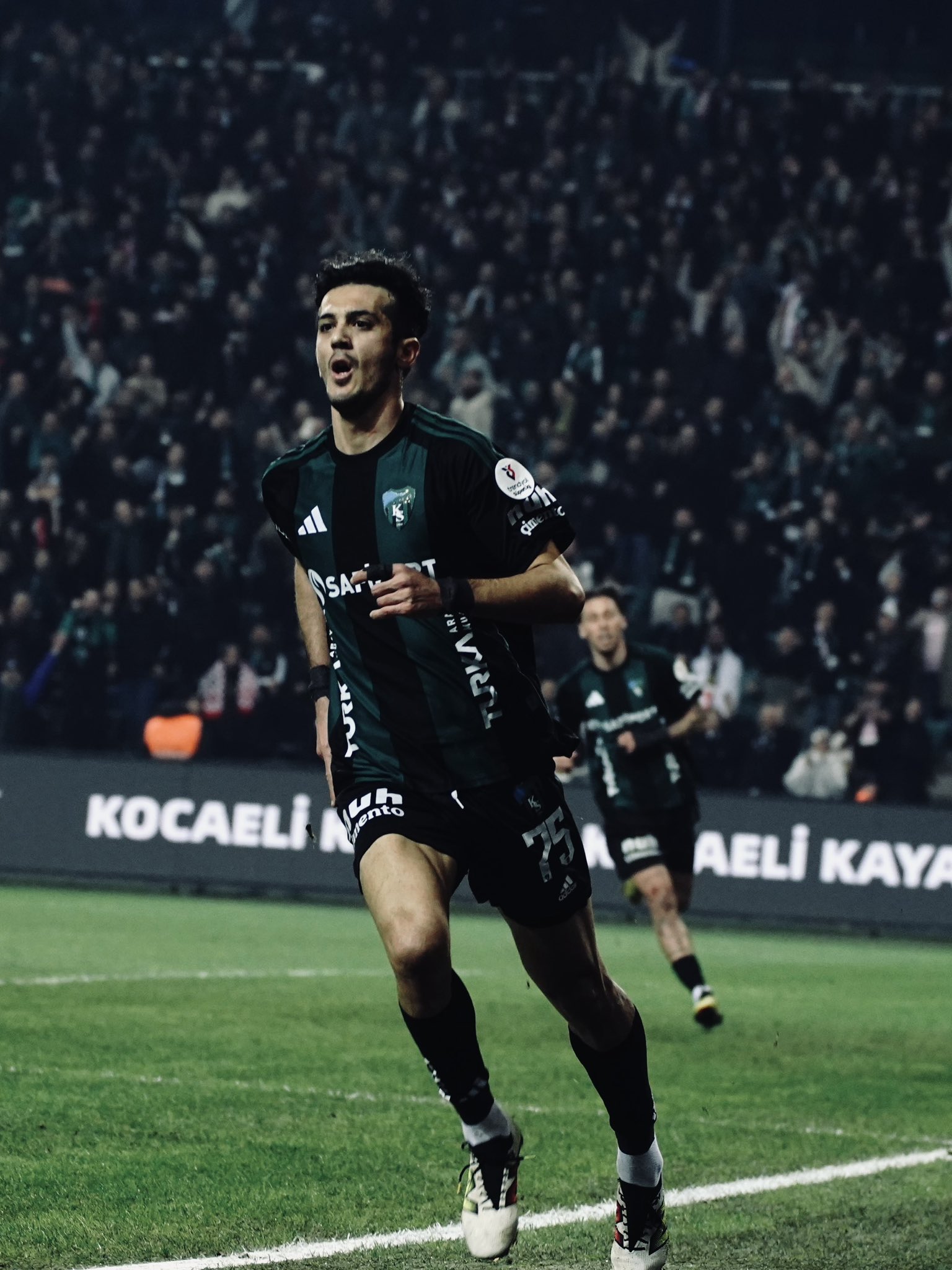 Tayfur Bingöl sahne aldı: Kocaelispor galip geldi!