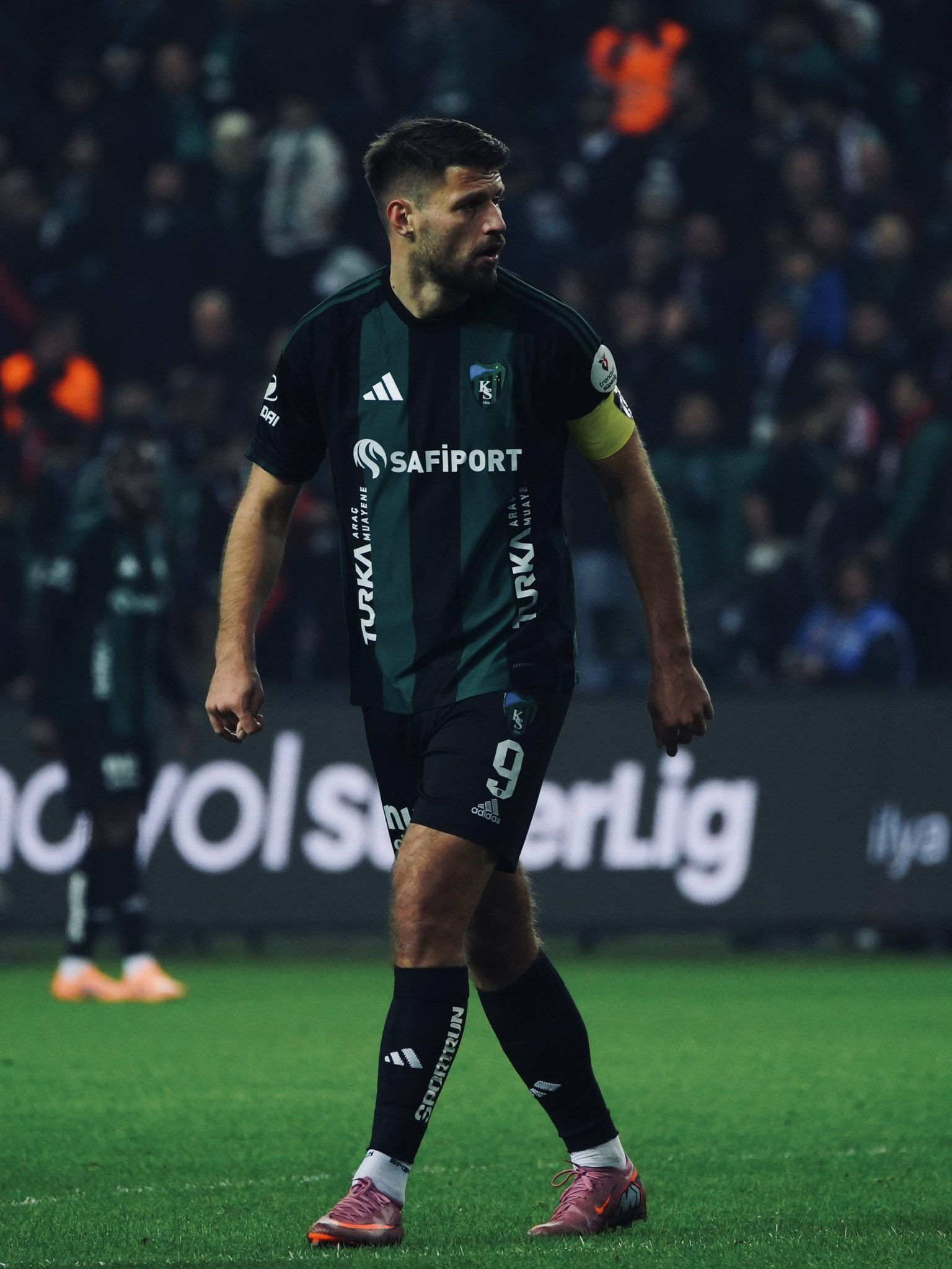 Tayfur Bingöl sahne aldı: Kocaelispor galip geldi!