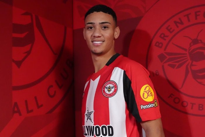 radiopachola's tweet photo. 100% recuperado de lesão e com pouca minutagem no Brentford, Gustavo Nunes estaria cogitando deixar o clube. Seria uma boa para o Grêmio, torcedor? Deixa nos comentários tua opinião!

Imagens: Divulgação / Brentford https://t.co/9ejZd3tb3W