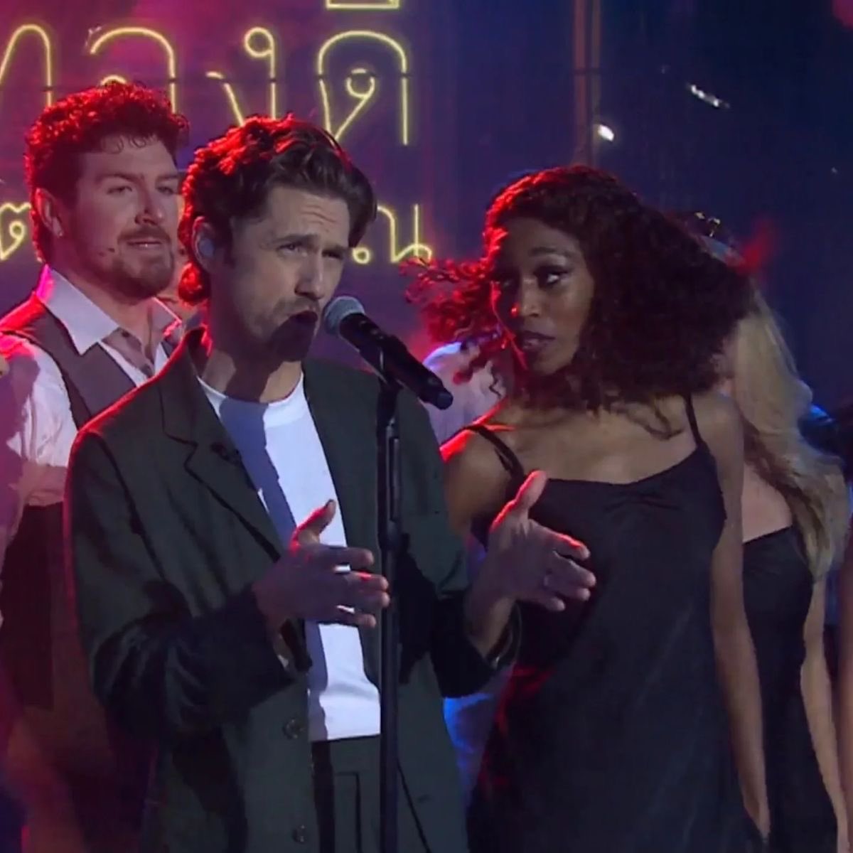 “how long is a foot?”
the intelligent aaron tveit: