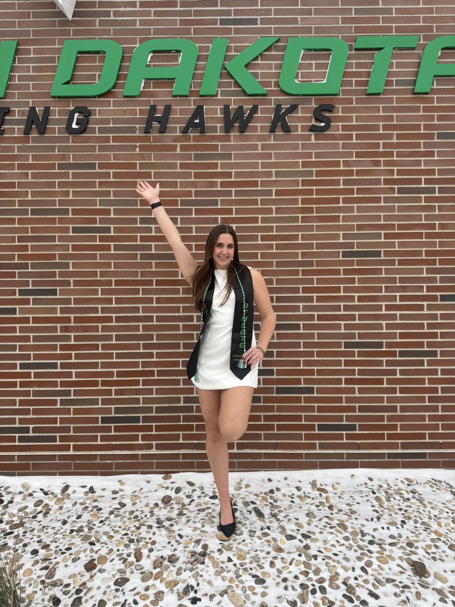 UND Volleyball tweet media