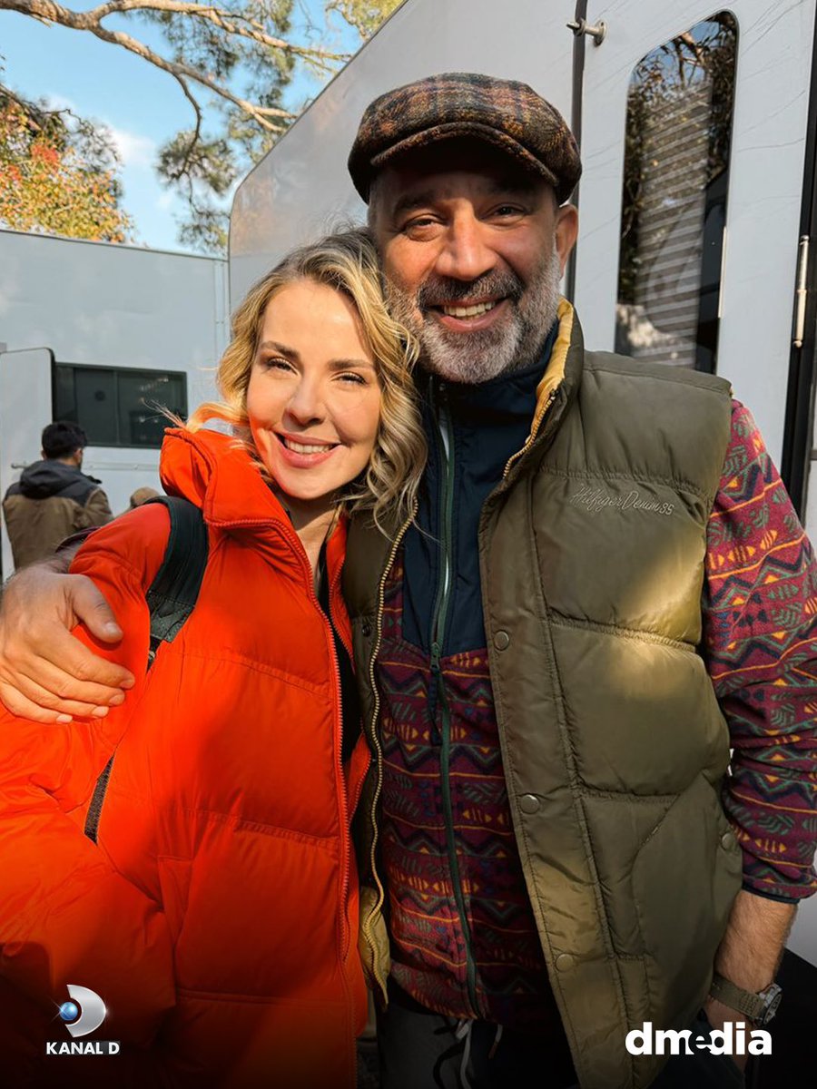 Yeni bölüm öncesi #SelMes’ten kamera arkası fotoğrafı sürprizi. ❤️

#ArkaSokaklar <a href="/KanalD/">Kanal D</a> <a href="/DMediaOfficial/">D MEDIA</a>